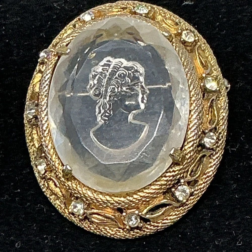 Vintage Lucite Intaglio Cameo Brooch Classical Lady Rhinestone Gold Tone